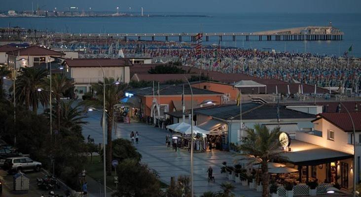 Hotel Dei Tigli Camaiore Bagian luar foto