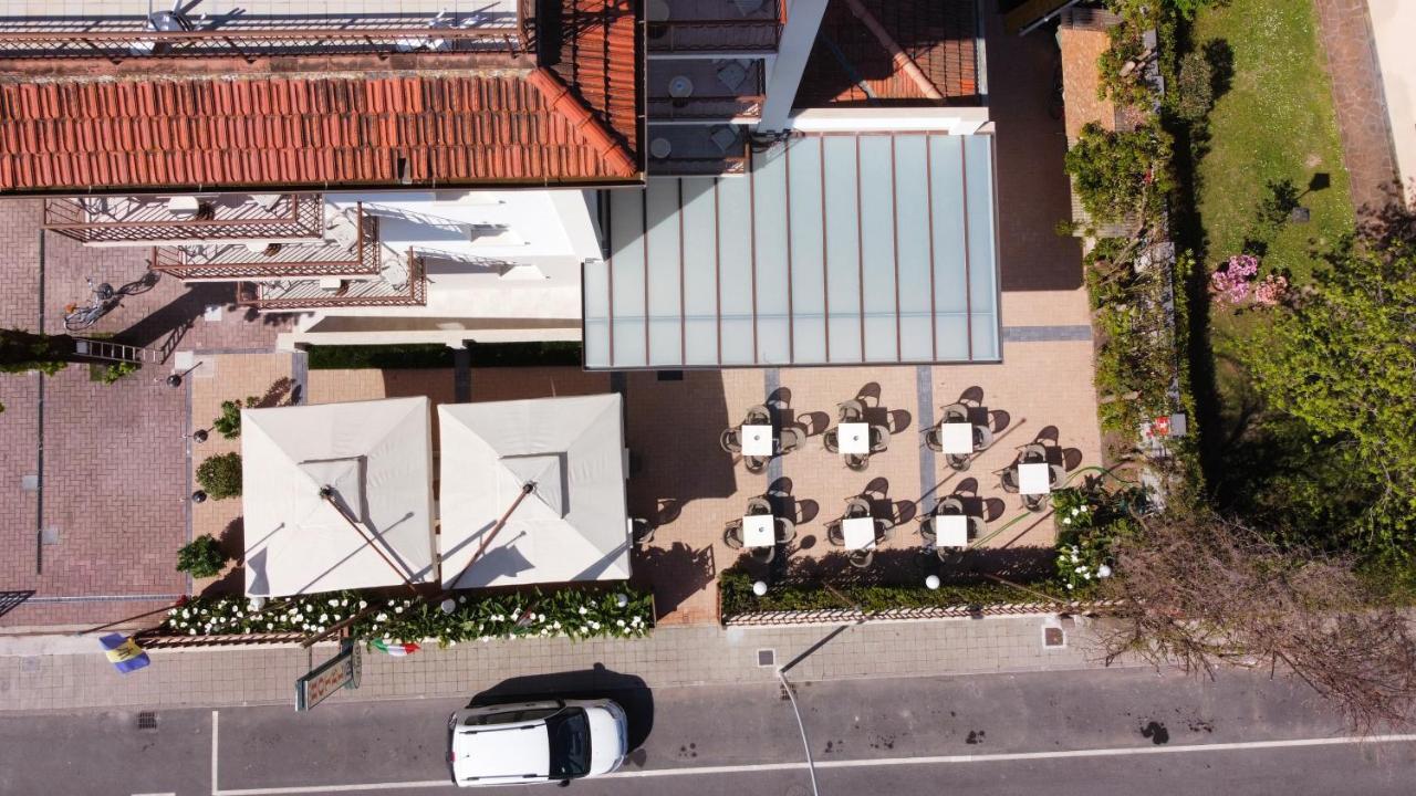 Hotel Dei Tigli Camaiore Bagian luar foto